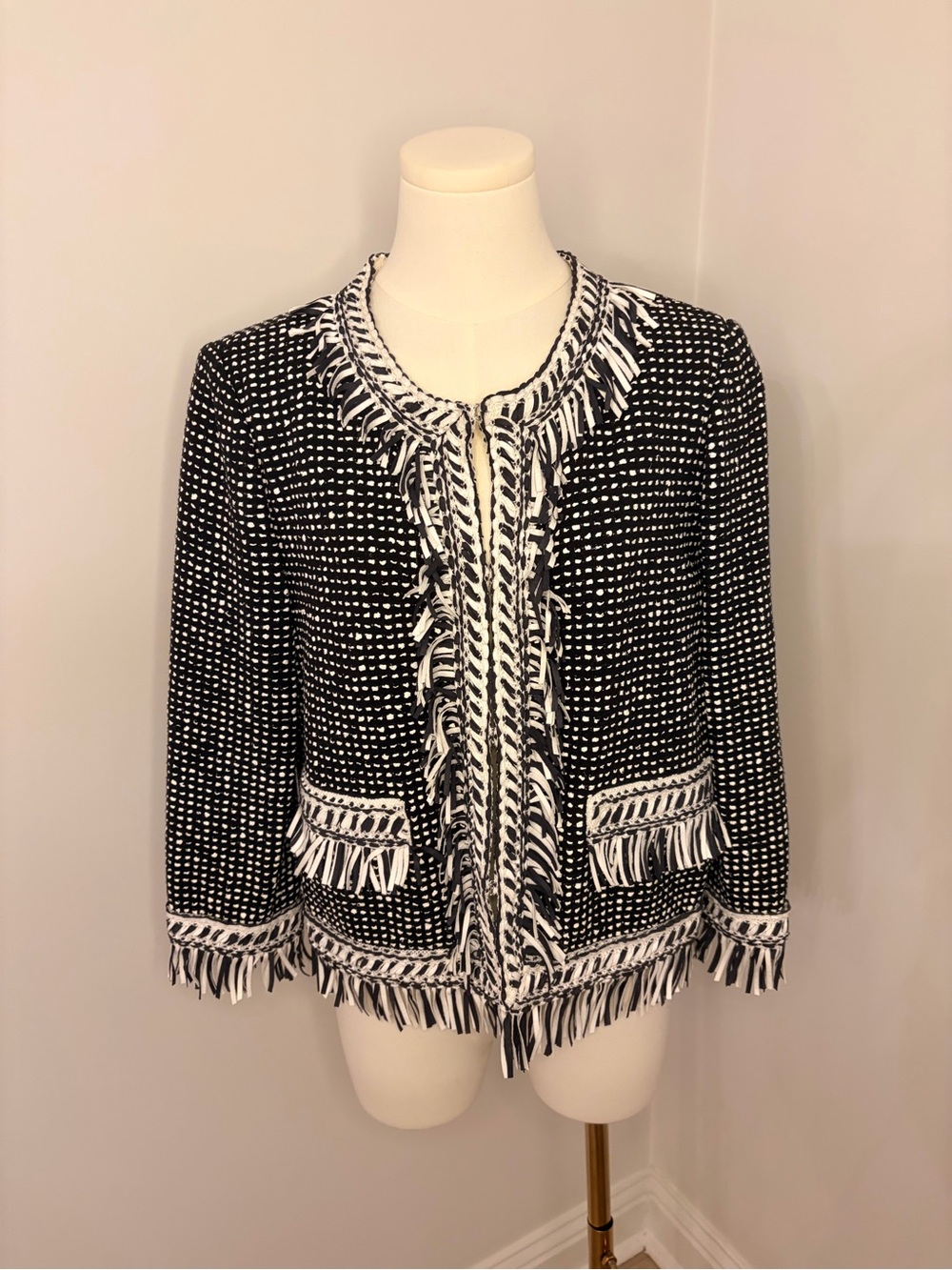 St. John Collection Fringed Boucle Knit Tweed Jacket Caviar Bianco Size 8